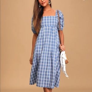 NWT Lulus Seaside Breeze Blue Plaid Puff Sleeve Midi Dress. Size small